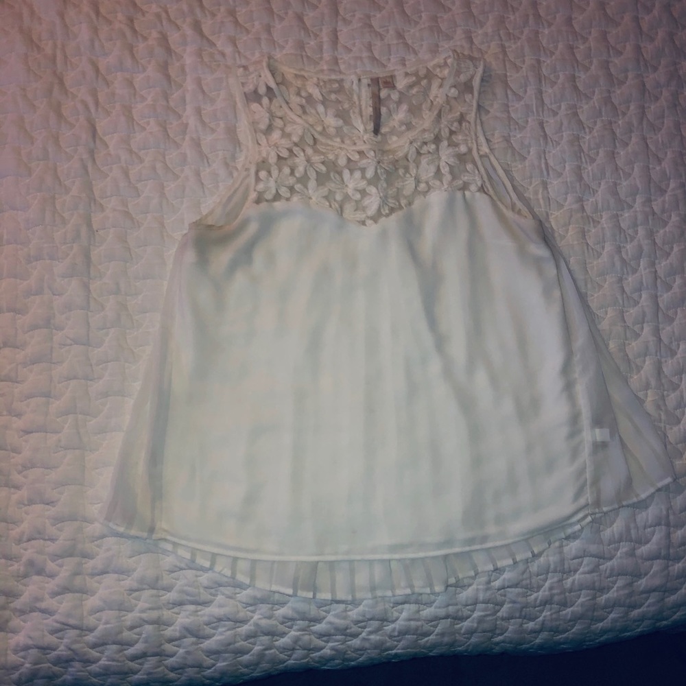 Lauren Conrad: White Floral Blouse